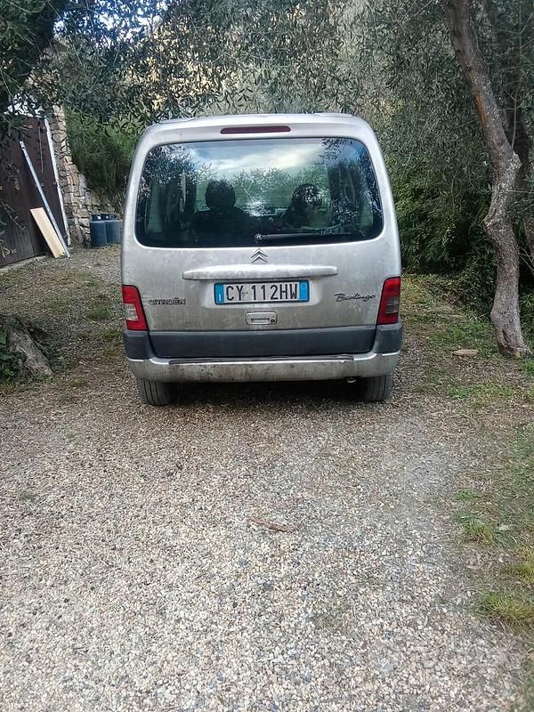 Grigio Usata 2016 Citroën Berlingo Monovolume | 2000 € - Immagine 1/4