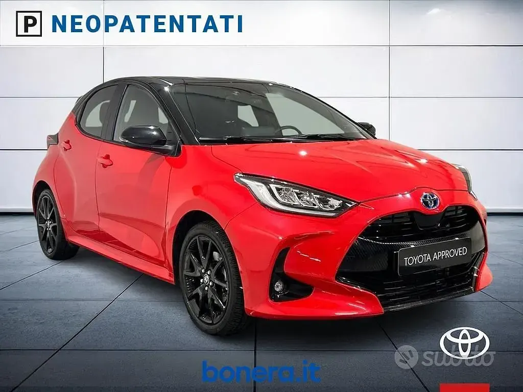 Usata Toyota Yaris Hybrid Style 116 CV (85 kW) 2022 Tokyo fusion bitone Berlina