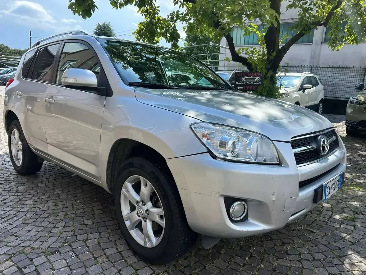 Usata Toyota RAV4 Luxury 158 CV (116 kW) 2010 Grigio SUV