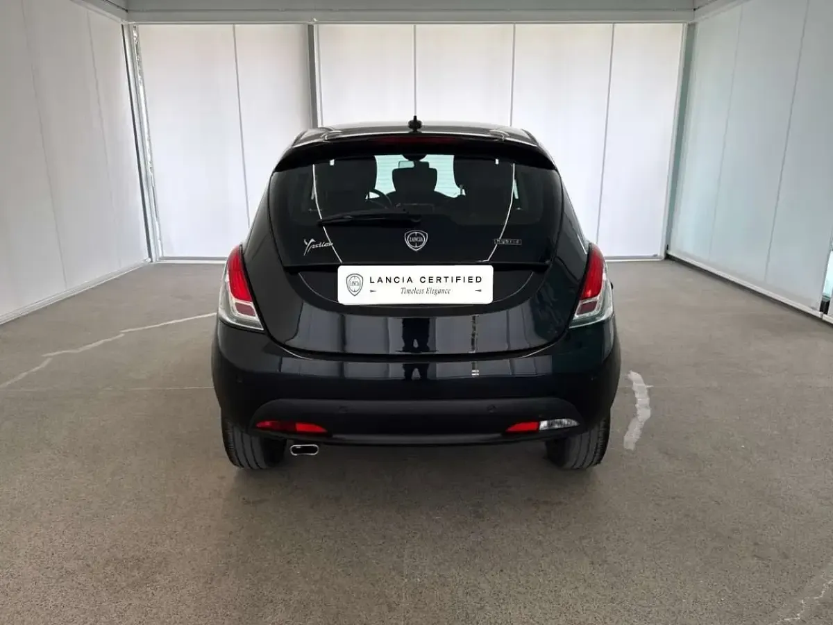 Usata Lancia Ypsilon Gold 69 CV (50 kW) 2023 Nero Utilitaria
