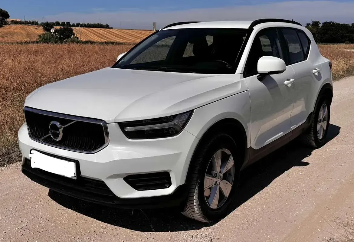 Usata Volvo XC40 Momentum 129 CV (94 kW) 2021 Bianco SUV
