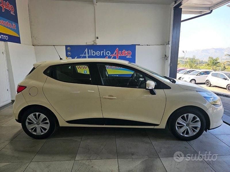 Usata Renault Clio IV Zen 75 CV (55 kW) 2016 Beige Berlina