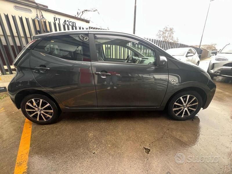 Usata Toyota Aygo Cool 69 CV (50 kW) 2018 Grigio Utilitaria