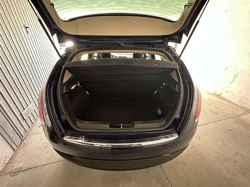 Blu/azzurro Usata 2011 Lancia Delta Due volumi | 2900 € (Buon prezzo) - Immagine 1/4