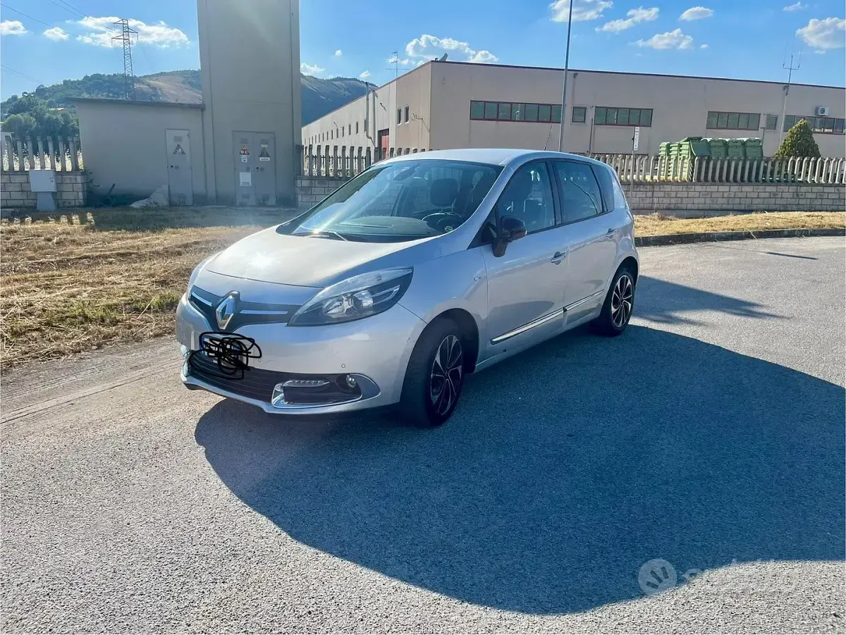 Usata Renault Scenic E-Tech XMOD 110 CV (80 kW) 2015 Grigio Station wagon