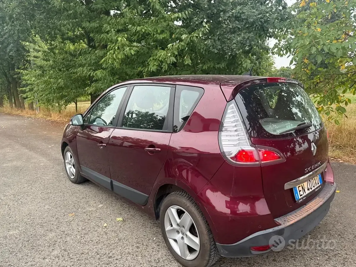 Usata Renault Scénic III 110 CV (80 kW) 2012 Viola Monovolume