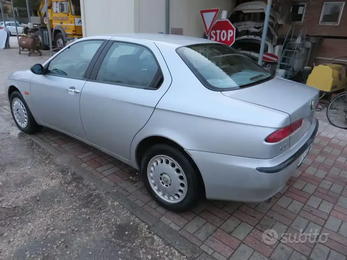 Usata Alfa Romeo 156 144 CV (105 kW) 2000 Grigio Berlina