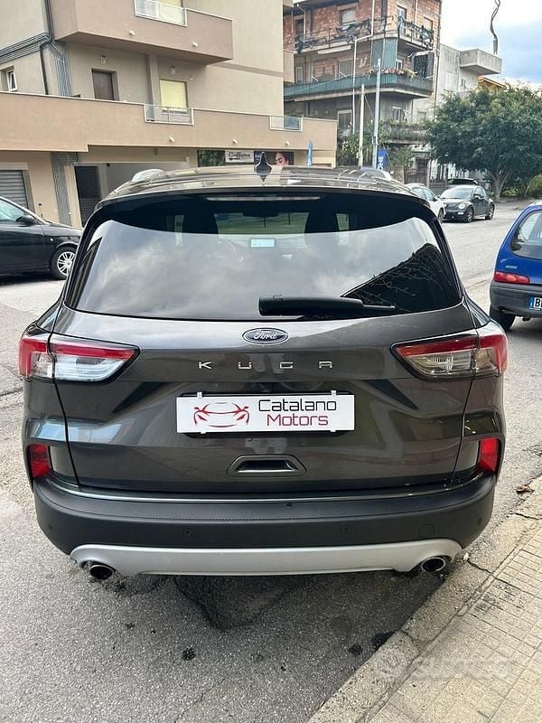 Usata Ford Kuga 120 CV (88 kW) 2021 Grigio SUV