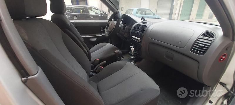 Usata Hyundai Accent 82 CV (60 kW) 2003 Grigio Station wagon
