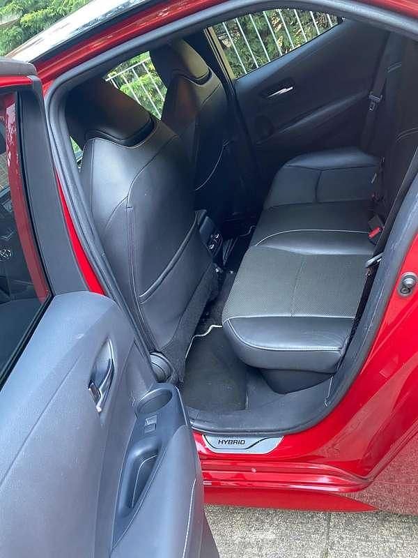 Usata Toyota Corolla 152 CV (111 kW) 2019 Rosso Berlina