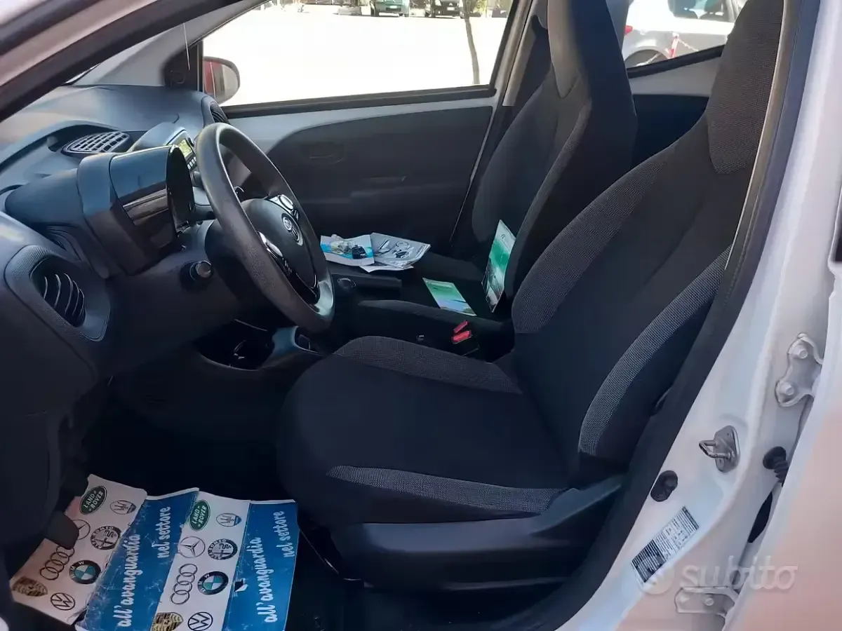 Usata Toyota Aygo Connect Style 72 CV (52 kW) 2020 Bianco Utilitaria