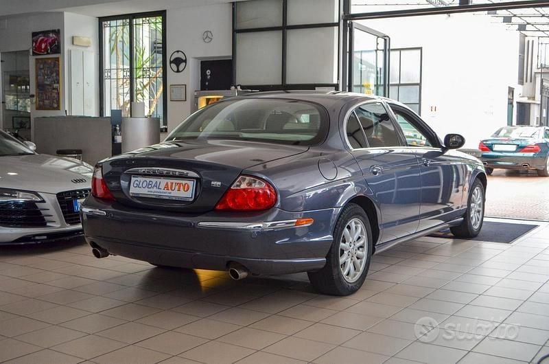 Usata Jaguar S-Type S 238 CV (175 kW) 2003 Grigio Berlina