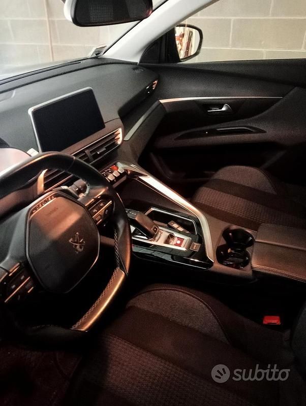 Usata Peugeot 5008 120 CV (88 kW) 2019 Verde SUV