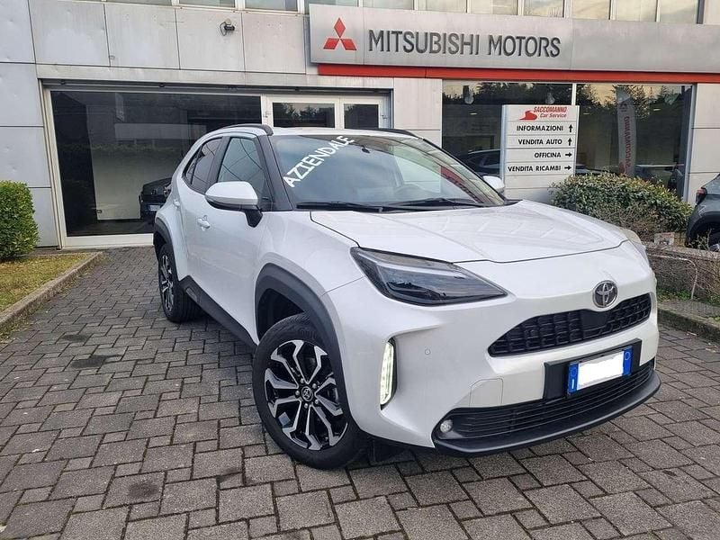 Usata Toyota Yaris Cross Trend 92 CV (67 kW) 2025 Platinum white metallizzato SUV