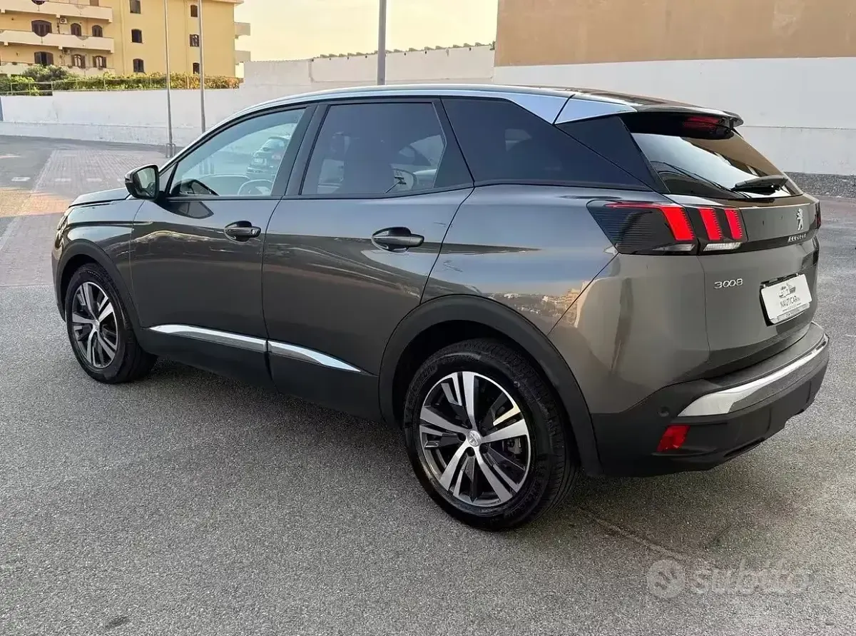 Usata Peugeot 3008 Allure 131 CV (96 kW) 2023 Grigio SUV