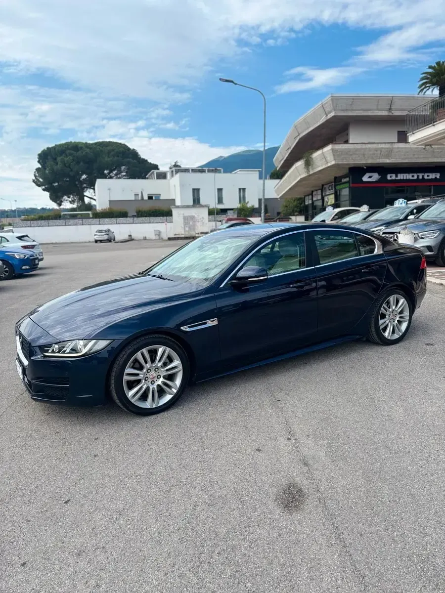 Usata Jaguar XE Business Edition 180 CV (132 kW) 2016 Blu Berlina