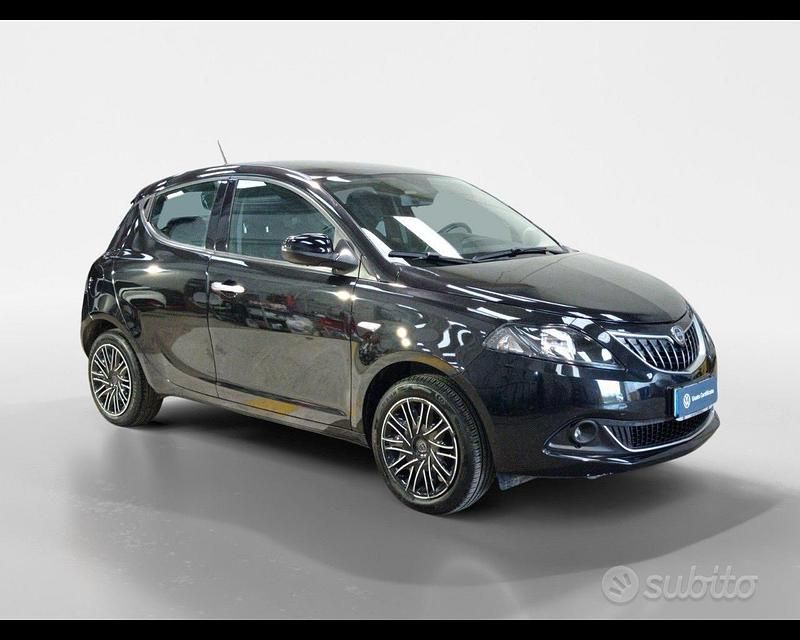 Nero Usata 2022 Lancia Ypsilon Due volumi | 13.500 € (Cara) - Immagine 1/4