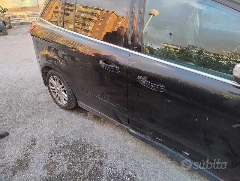 Begagnad Ford C-MAX 115 HK (84 kW) 2014 Svart Minibuss