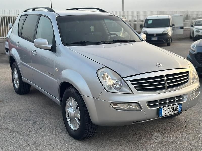 Usata Ssangyong (KGM) Rexton 165 CV (121 kW) 2005 Grigio SUV
