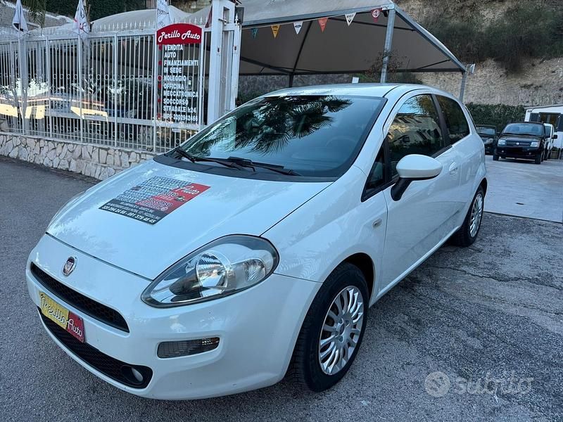 Usata Fiat Punto Street 95 CV (69 kW) 2014 Bianco Utilitaria