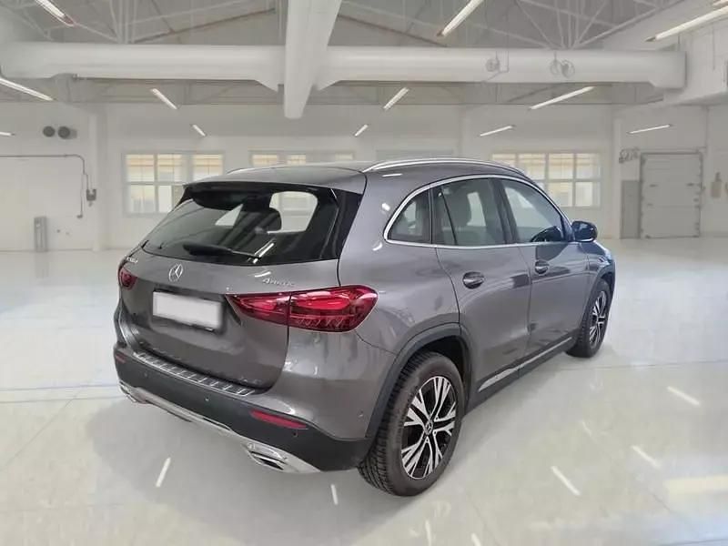 Usata Mercedes GLA200 Advanced 149 CV (109 kW) 2023 Grigio SUV