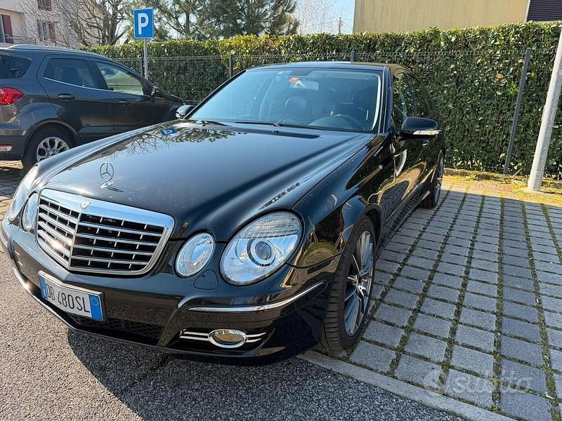 Usata Mercedes E320 224 CV (164 kW) 2007 Nero Berlina