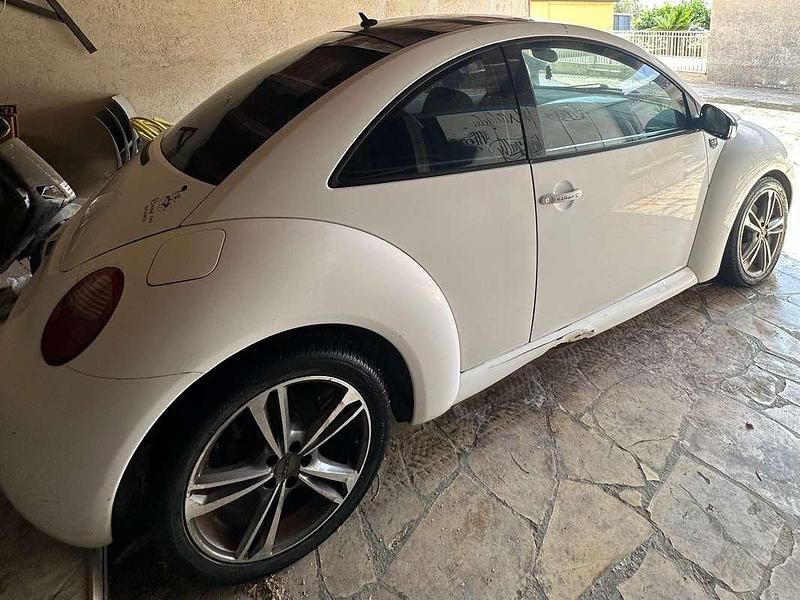 Usata VW Beetle 131 CV (96 kW) 2005 Bianco Utilitaria