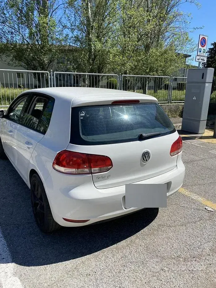Usata VW Golf VI 80 CV (58 kW) 2011 Bianco Utilitaria