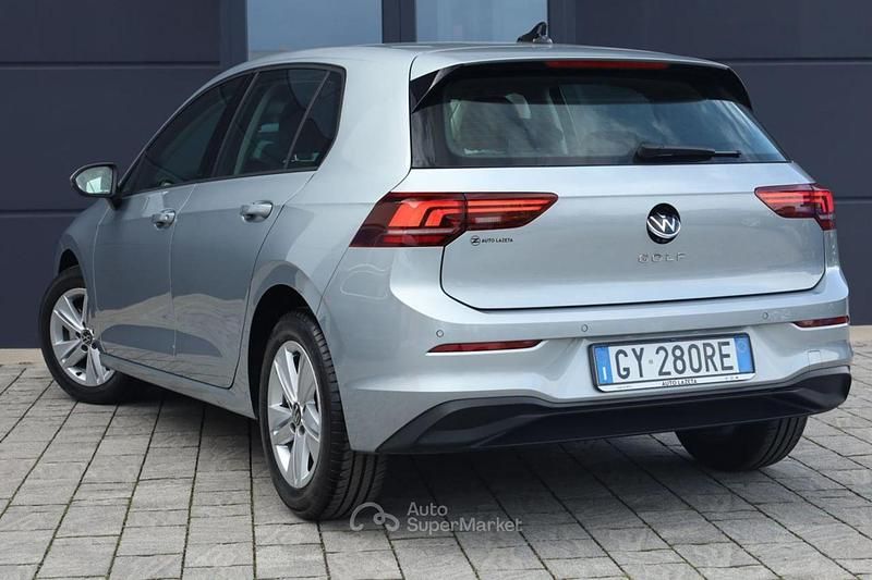 Usata VW Golf VIII Life 116 CV (85 kW) 2025 Grigio Berlina