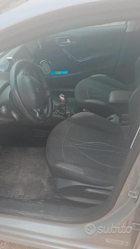 Usata Peugeot 208 82 CV (60 kW) 2014 Grigio Utilitaria