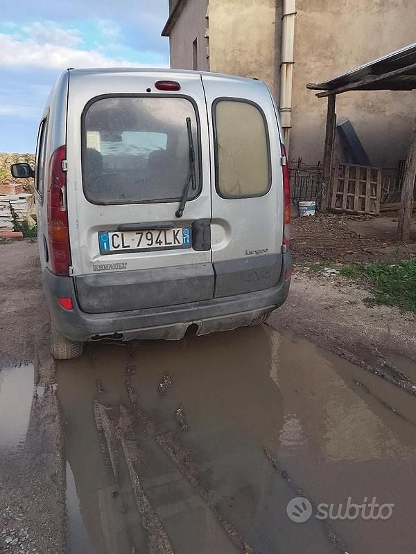 Usata Renault Kangoo 65 CV (47 kW) 2024 Grigio Monovolume