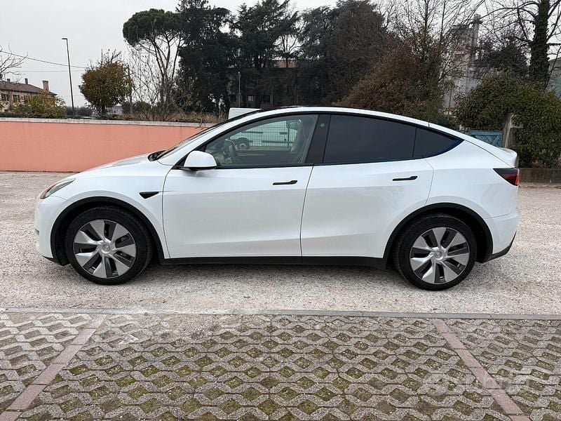 Usata Tesla Model Y Long Range AWD 378 kW (514 CV) 2023 Bianco SUV