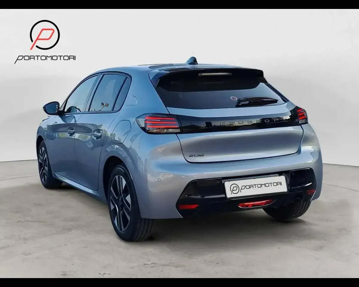 Usata Peugeot 208 Allure 101 CV (74 kW) 2025 Grigio Utilitaria