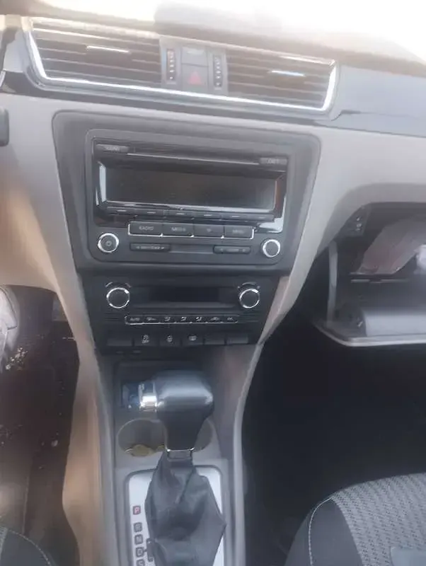 Usata Seat Toledo Style 105 CV (77 kW) 2015 Bianco Utilitaria