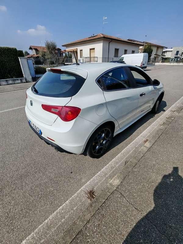 Usata Alfa Romeo Giulietta Sprint 150 CV (110 kW) 2015 Bianco Utilitaria
