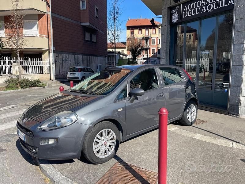 Usata Fiat Punto Lounge 95 CV (69 kW) 2016 Grigio Utilitaria