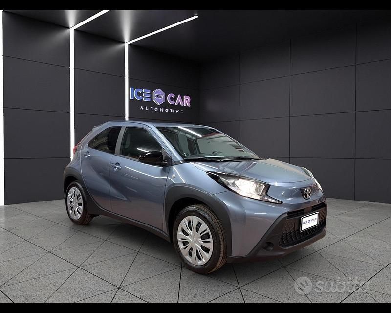 Nuova Toyota Aygo X Active 72 CV (52 kW) 2025 Grigio SUV