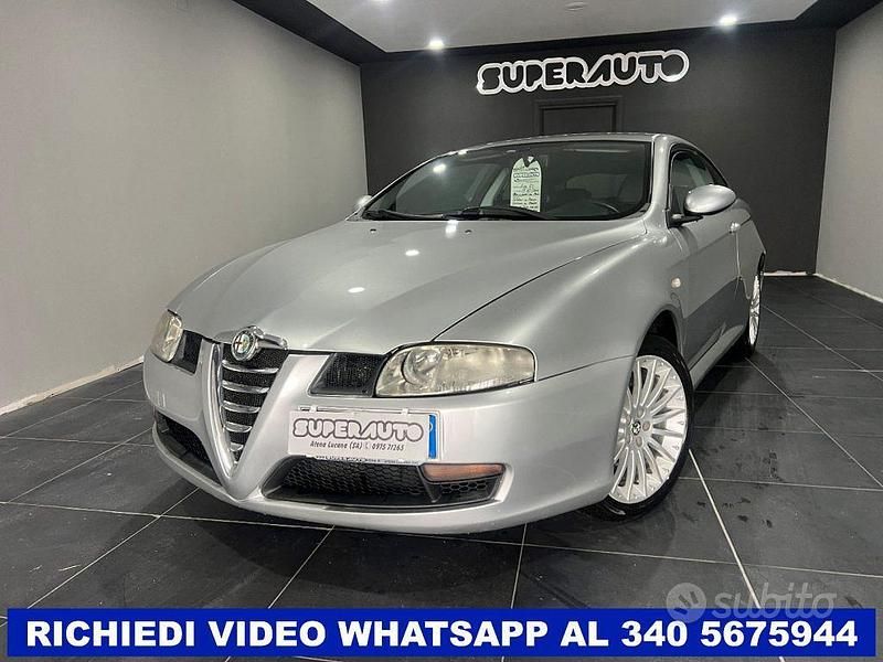 Usata Alfa Romeo GT Distinctive 150 CV (110 kW) 2005 Argento Coupé