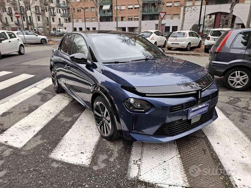 Usata Lancia Ypsilon 101 CV (74 kW) 2025 Blu metallizzato Utilitaria
