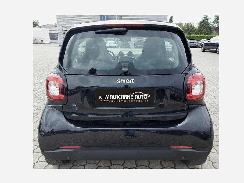 Usata Smart ForTwo Electric Drive Passion 41 kW (56 CV) 2019 Nero Utilitaria