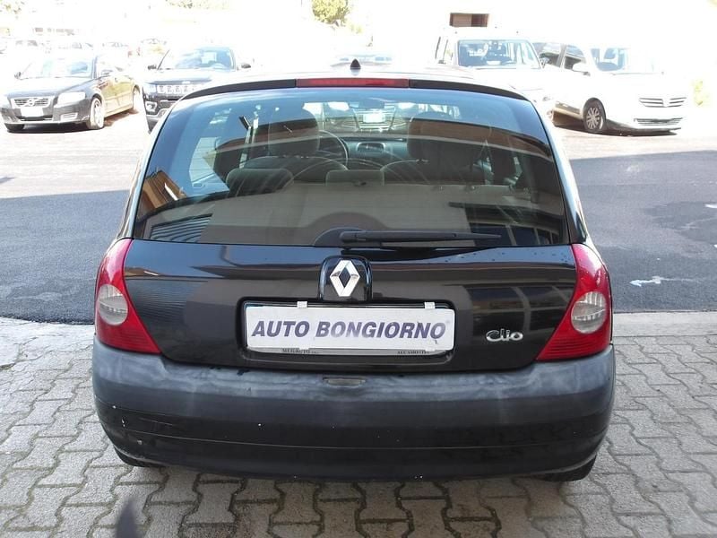 Usata Renault Clio II 82 CV (60 kW) 2005 Viola Berlina