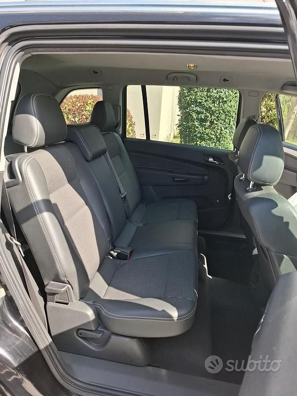 Usata Opel Zafira Cosmo 125 CV (91 kW) 2011 Nero Monovolume
