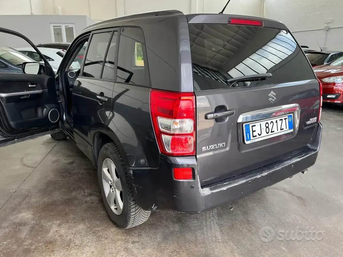Usata Suzuki Grand Vitara 129 CV (94 kW) 2011 Grigio SUV