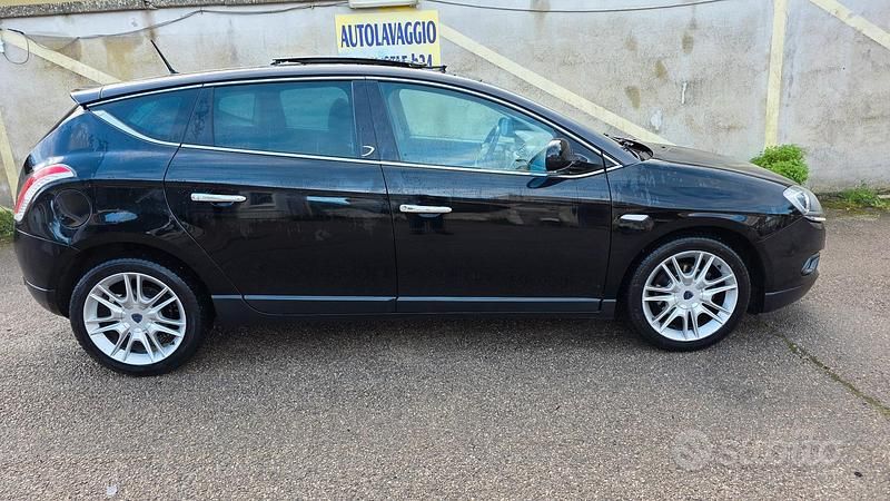 Usata Lancia Delta 120 CV (88 kW) 2010 Nero Utilitaria