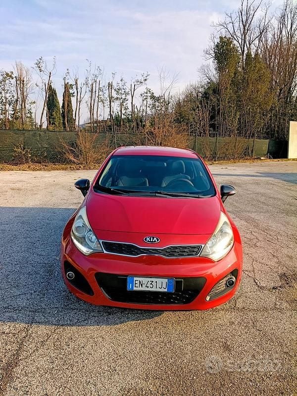 Usata Kia Rio 86 CV (63 kW) 2012 Rosso Berlina