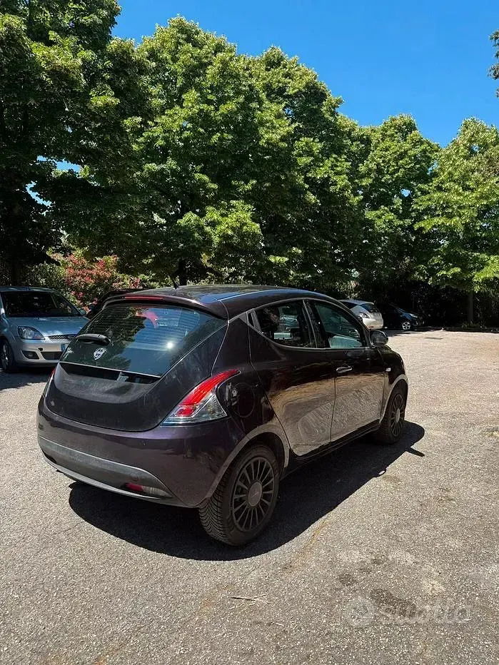 Usata Lancia Ypsilon Silver 69 CV (50 kW) 2013 Utilitaria