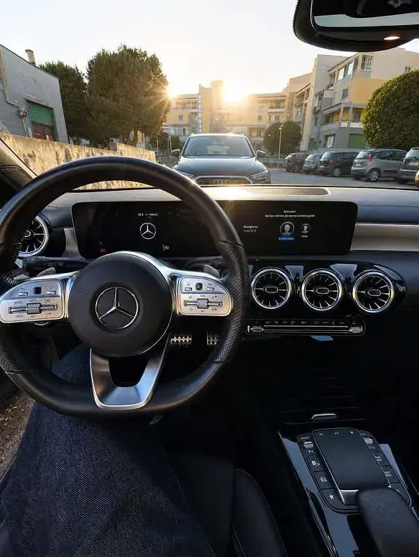 Usata Mercedes A180 AMG line 116 CV (85 kW) 2022 Grigio Utilitaria