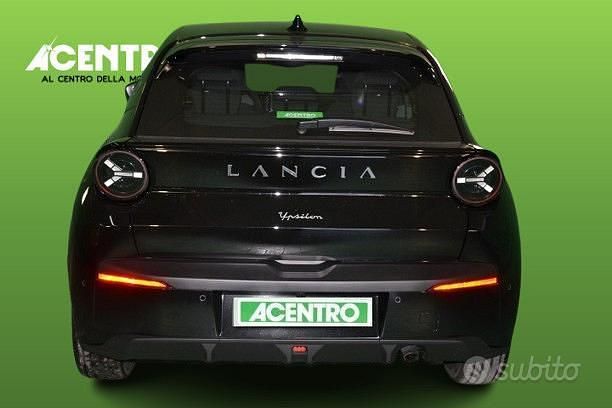 Nuova Lancia Ypsilon 101 CV (74 kW) 2025 Nero Utilitaria