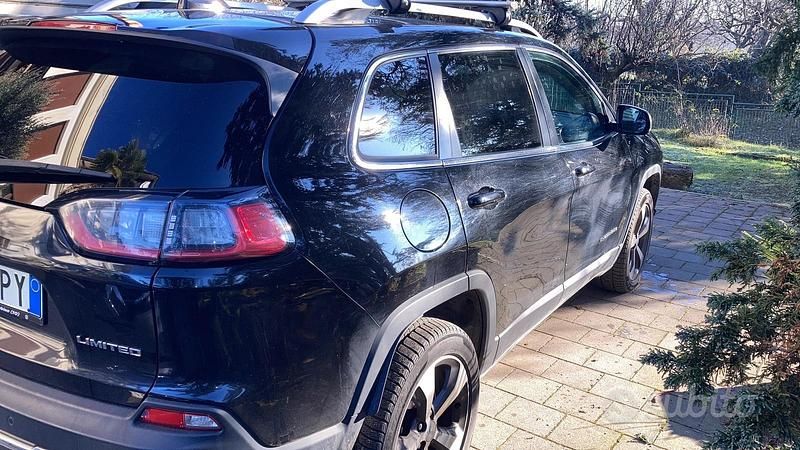 Używany Jeep Cherokee Limited 195 KM (143 kW) 2019 Czarny SUV