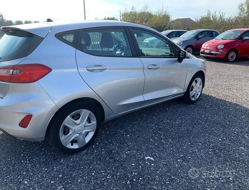 Usata Ford Fiesta 85 CV (62 kW) 2018 Grigio Utilitaria